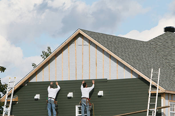Professional Siding Installation technician working in Medford, NJ